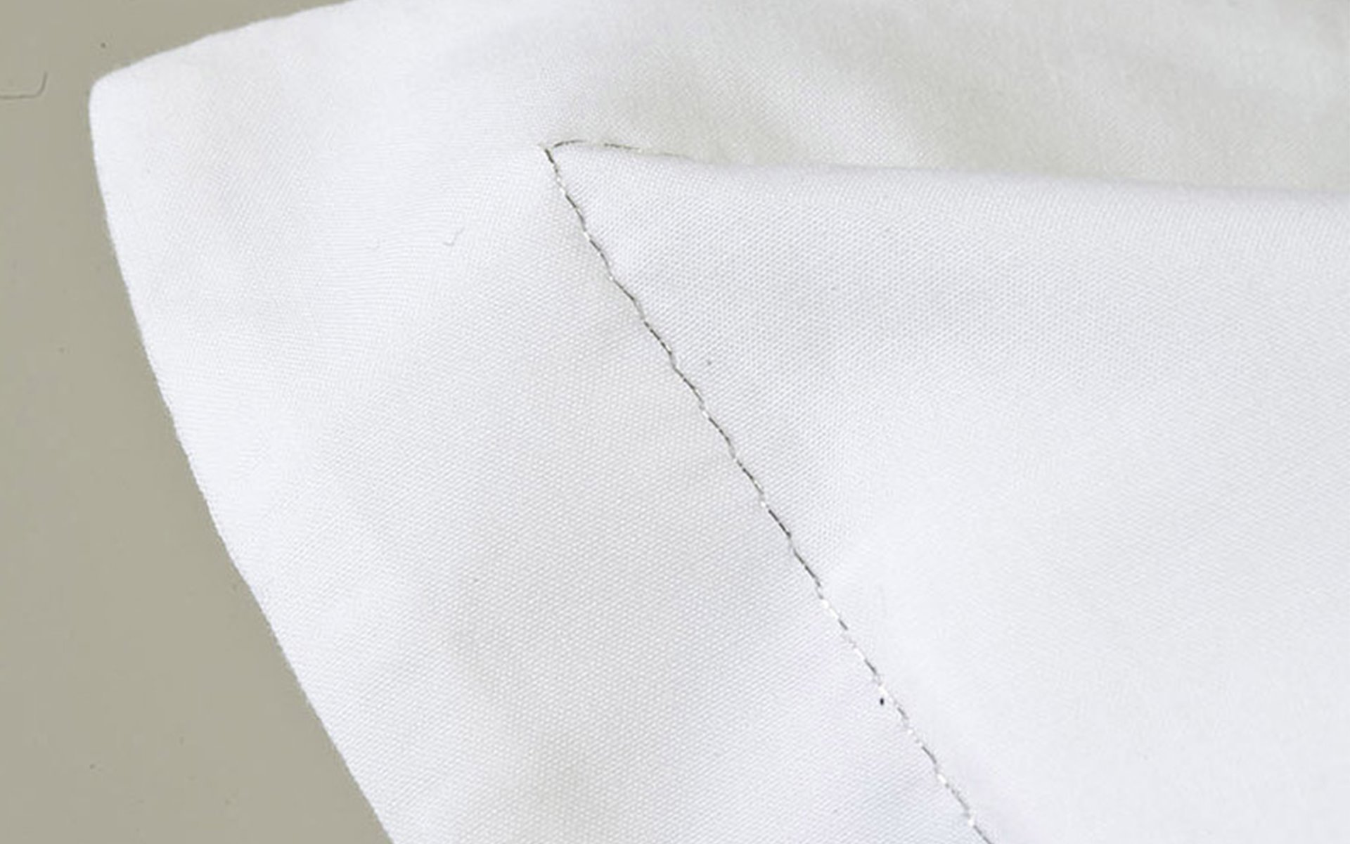Mrs.Me duvetcover SilverStitch White detail2 1920x1200